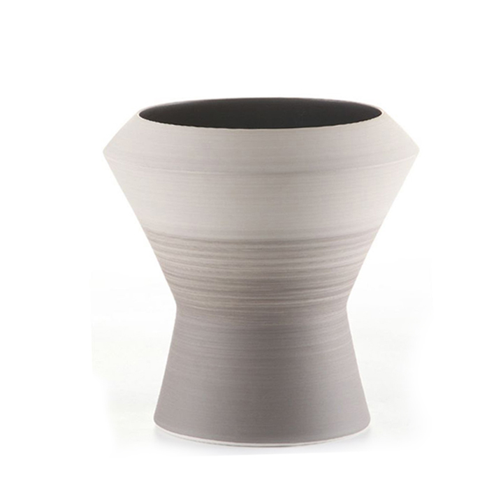 Eula Wide Vase – Timeless Prestige for Modern Home Decor